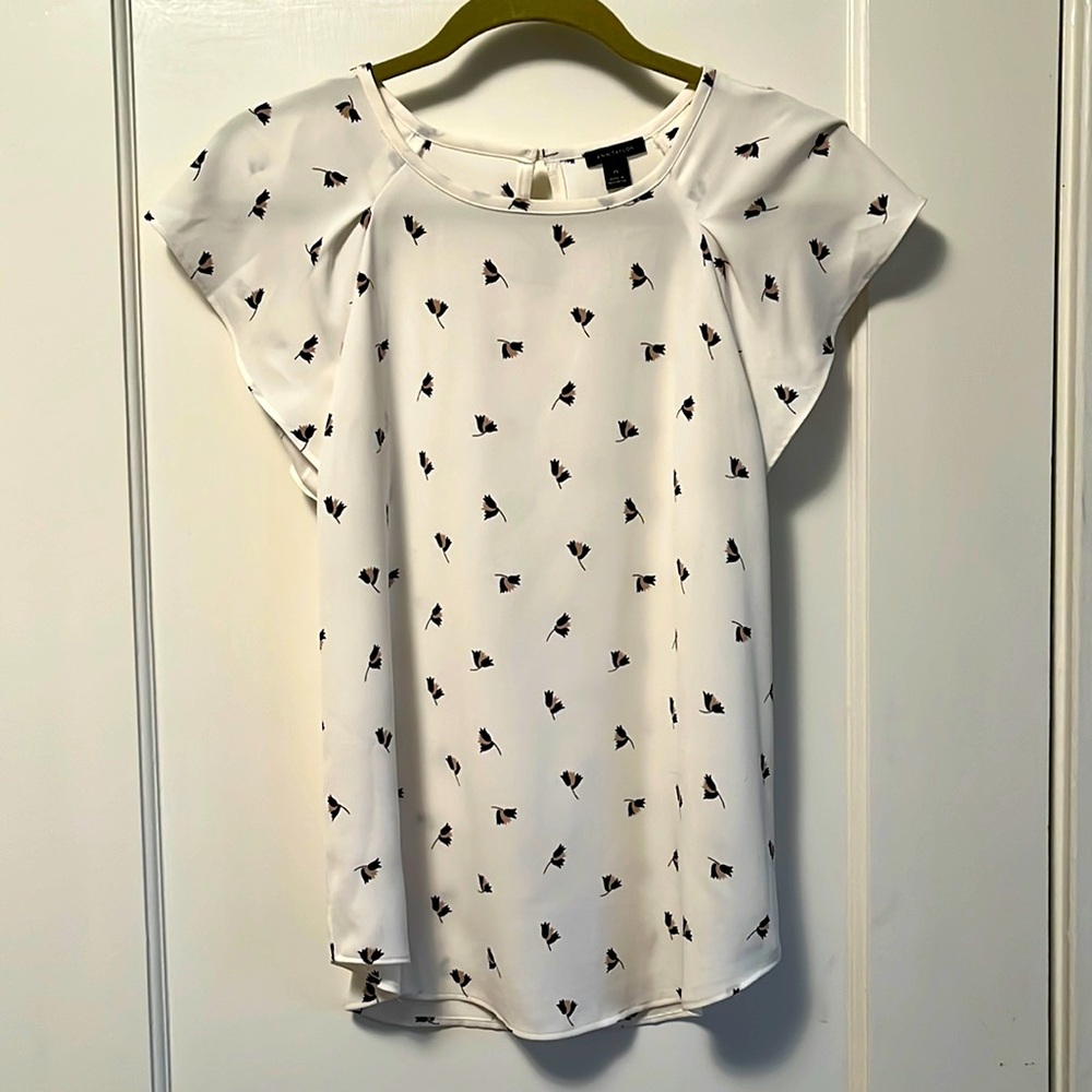 Ann Taylor flutter sleeve top